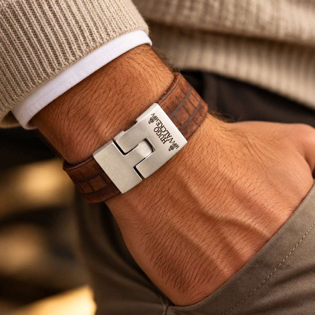 Hugo Valcke Brown brede bruine leren herenarmband van 20 mm met vintage afwerking en zilverkleurige metalen sluiting