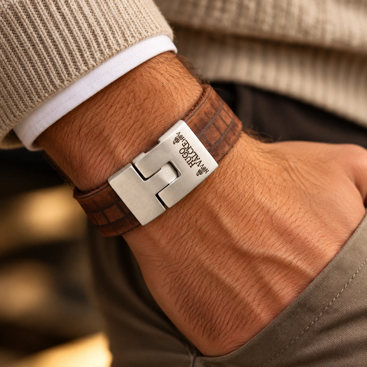 Hugo Valcke Brown brede bruine leren herenarmband van 20 mm met vintage afwerking en zilverkleurige metalen sluiting