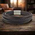 Bruine leren armband met platte en gedraaide leren delen