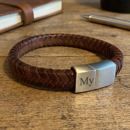 Bordeauxrode gevlochten leren armband met graveermogelijkheid