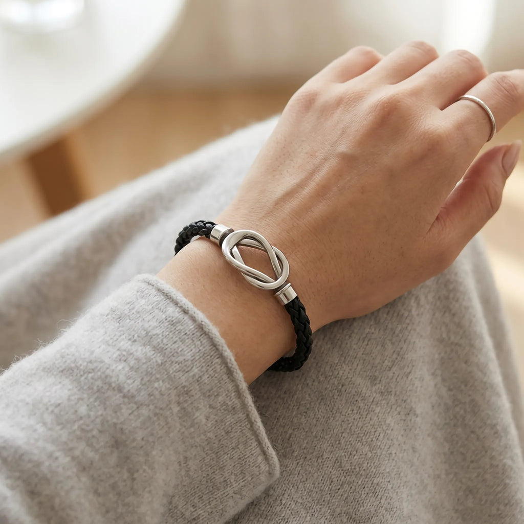 Zwarte gevlochten leren armband met Infinity-ontwerp