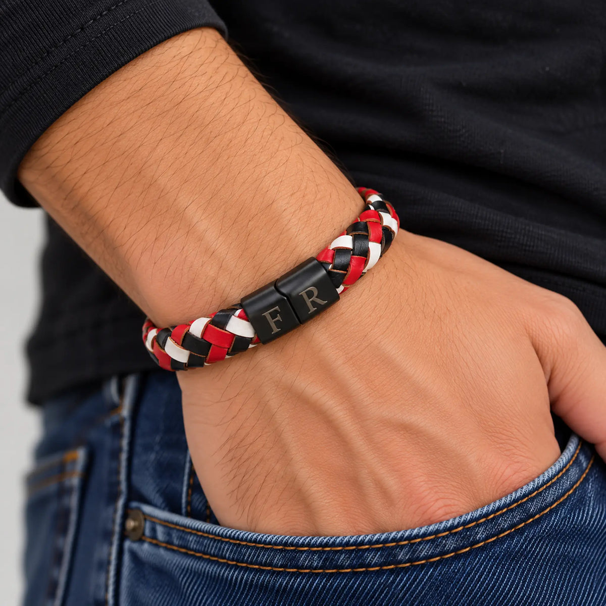 Leren armband zwart-wit-rood met RVS sluiting en FR-gravure