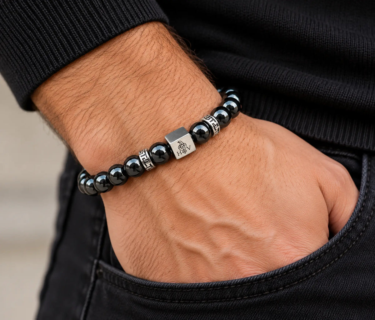 Zwarte hematiet kralenarmband van AAA-kwaliteit natuursteen met donkergrijze metallic glans.