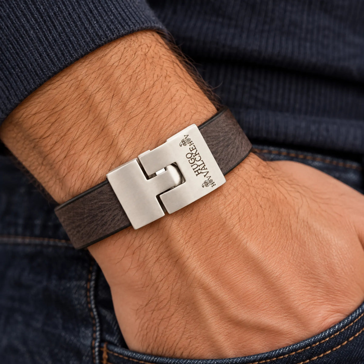 Hugo Valcke heren armbanden van leer in zwart en bruin met zilverkleurige sluiting.