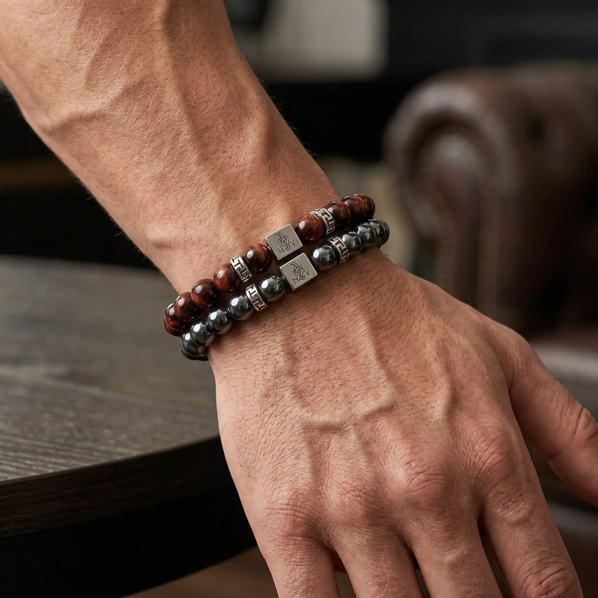 Armbandenset met hematiet en rode tijgeroog kralen